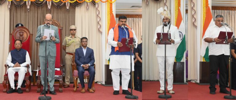 राज्यपाल डेका ने दिलाई मंत्रियों को शपथ